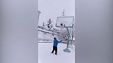 冰天雪地打篮球什么体验？篮网都给冻住了