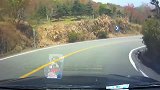 行车记录仪：货车弯路占道，视频车杯具了
