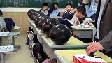 老师用激光能射破全部的气球，我怀疑罐罐里是橘子皮水！