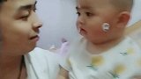 爸爸捏的一下小宝宝脸，接下来宝宝反应，真让人哭笑不得！