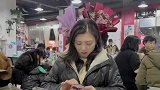 兵哥哥回家探亲，假扮送花小哥给妈妈惊喜