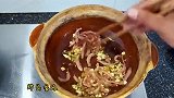 这碗粉丝煲怎么着也得卖6块钱 粉丝煲