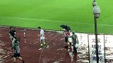 感人肺腑的瞬间！直击郜林赛后冒雨致谢广州球迷