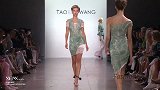 修身的绿色蕾丝，白色花边的点缀，显的更加迷人！