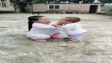 这么大的人了，还撒娇，给你一个亲亲