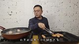 试吃飞鱼卵与黑墨鱼香肠，两相对比口味回味无穷，吃起来实在满足