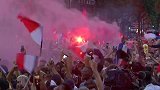 时隔12年后又进决赛！法国球迷放烟花+自制大力神杯庆祝