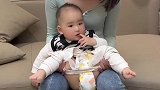 一听到三缺一就把孩子扔垃圾桶，娃也是一脸懵！