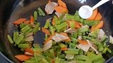家常菜芹菜炒肉的做法，好吃下饭又简单！