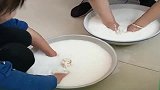 这才是纯手工凉皮，光看制作过程就知道，一定很好吃