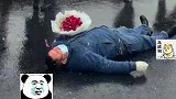 男子断桥求爱女主播，苦等两小时未见到人