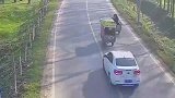 这样超车，真是防不胜防，太坑人了！