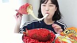 韩国美女吃自制芝士热狗