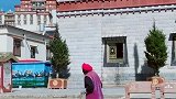 人生这场戏，孤立无援是常态。笑全世界与你同笑，哭，你独自哭。
