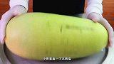 牛人小哥创业卖炒冰，一次用半个大西瓜，一杯卖块