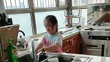 相差十岁的妹妹就是为了她哥生的，跟着她哥是操不完的心