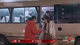 当杨钰莹遇上那英，满身的东北大碴子味儿，带着岗岗满大街扭秧歌