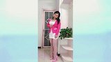 紫色丝袜真不多见，配上包臀裙很有魅力