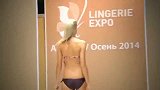 选美大赛泳装展示，大面积缕空的设计，成熟又前卫