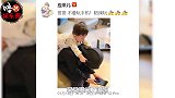 陈小春小儿子近照，哥哥玩手机惹弟不满，应采儿吐槽都是小春错？