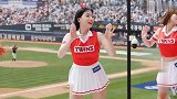 美女超短上衣热舞不惧走光 韩国看棒球真棒