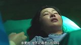 抱刚出生的孩子出院，这小心翼翼的样子，像极了我抱娃出院的样子