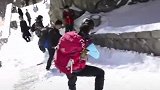 雪后泰山变滑雪场，连缆车钱都省了。