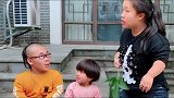 袖珍妈妈考袖珍爷俩两个问题，一家三口不同的回答也是没谁了
