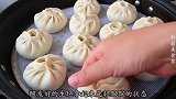 难怪饭店的韭菜包子颜色那么翠绿，原来方法这么简单，松软好吃