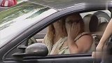 街头恶搞路人：路人不慎把警员害惨了，路人这下摊上大事了