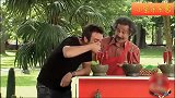 国外恶搞：这辣椒简直太辣了，男子吃下去就喷火