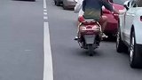 这发小广告的也太默契了