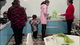 今天丈母娘凉拌萝卜丝，又麻又辣真下饭，亲家母直夸手艺好