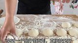 想要烙出好吃的肉饼，两个小技巧送给你，保证不干不硬