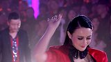 冉莹颖大秀好身材，与邹市明深情共舞，太养眼
