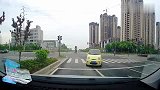 行车记录仪实拍：女司机逆行，你不能让一下嘛！