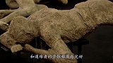 一对情侣被火山吞没，千年后变成化石被挖出，姿势让人泪崩！