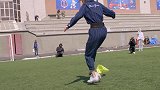 黄胜楠参加比赛，展现”精湛“球技