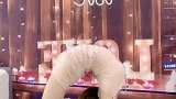 金发美女背影迷人身材好，转过身的才艺绝活更是不得了