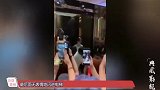 肖战又遇私生饭,被粉丝堵旋转门缩在角落躲镜头,无助背影太可怜