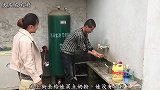 农村媳妇上街给儿子买奶粉，到底花了多少钱？回家后小伙恼了