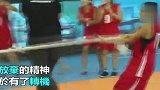 不放弃！拔河比赛男孩死守逆转获胜 看了想哭