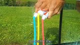 在水下打开灭火器会发生什么？小伙亲测，结果太刺激了！