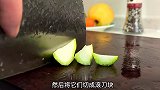 丝瓜炒肉片这样做，丝瓜翠绿不发黑，清淡营养不油腻，好吃又下饭