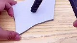 油性胶水，塑料，金属，陶瓷，木材，石材，皮革，玻璃，小孩玩具等都可以粘