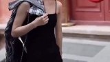 小姐姐那凌厉的眼神，像极了班里的女学渣，就问你怕不怕！