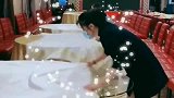年轻貌美的美女真牛，一顿操作猛如虎，一看工资就两千五！