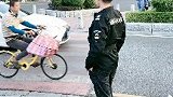 幸亏是红灯，不然误会大了！