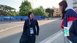 最美门将场外偶遇女足大姐大 孙雯被赞西服太帅