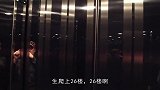 如果电梯坠落，跳起来有用吗老外模拟实验给你答案